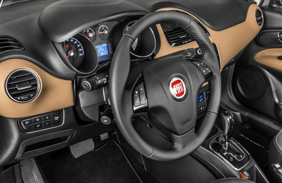Панель приборов Fiat Linea Absolute 2014 года  (фото 16 из 24)
